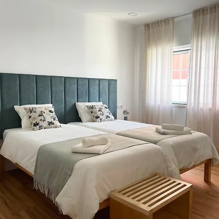 Quarto em Acomodações Particulares Lugar Da - Consolação - *